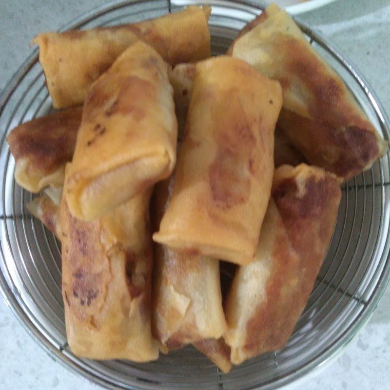Step 2 Fry spring rolls How to make vermicelli with store-bought spring rolls