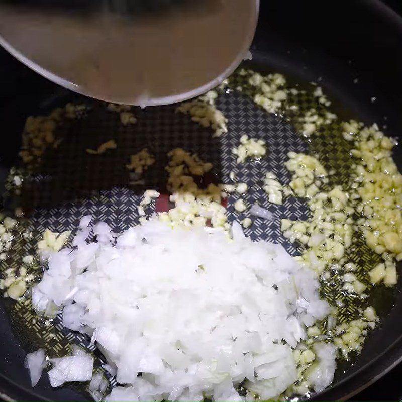 Step 2 Sauté the Ingredients for Zucchini Spaghetti with Beef and Mushrooms