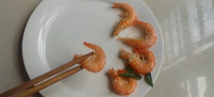 Step 3 Presentation of the dish Steamed shrimp with lemongrass