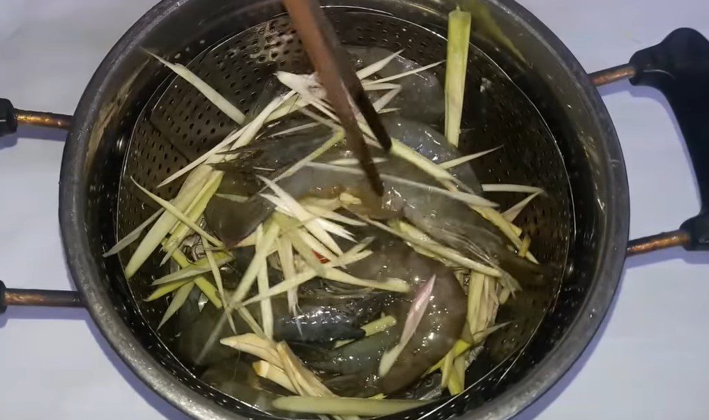 Step 2 Proceed to steam the shrimp Beer steamed shrimp
