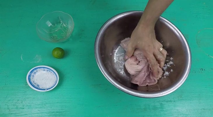 Step 1 Preparing the pig stomach Stir-fried Pig Stomach with Lemongrass and Chili
