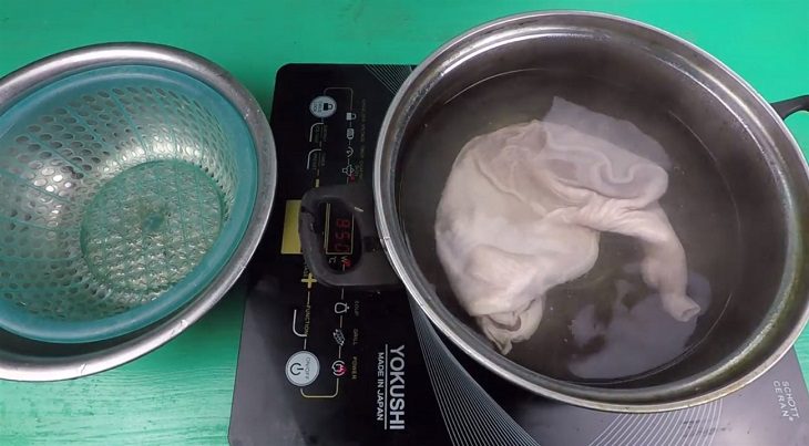 Step 1 Preparing the pig stomach Stir-fried Pig Stomach with Lemongrass and Chili