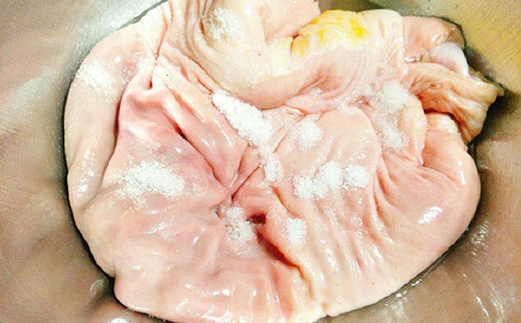 Step 1 Prepare pig stomach Sweet and Sour Stir-Fried Pig Stomach
