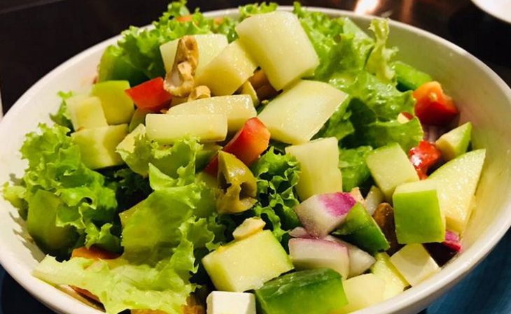 Step 5 Final product Kiwi fruit salad mixed with mayonnaise
