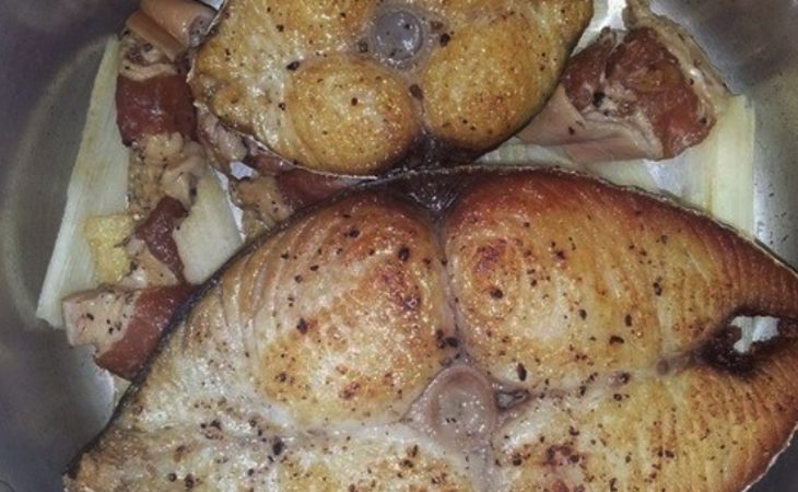 Step 2 Cook the dish Braised Mackerel with Sugarcane