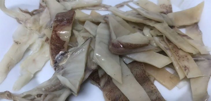 Step 1 Prepare the ingredients for Dried Squid Oyster Soup