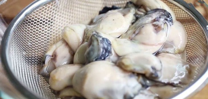 Step 1 Prepare the ingredients for Dried Squid Oyster Soup