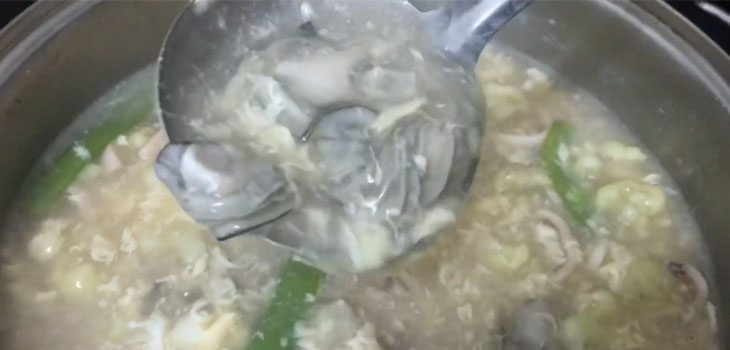 Step 2 Cook dried squid oyster soup Dried squid oyster soup