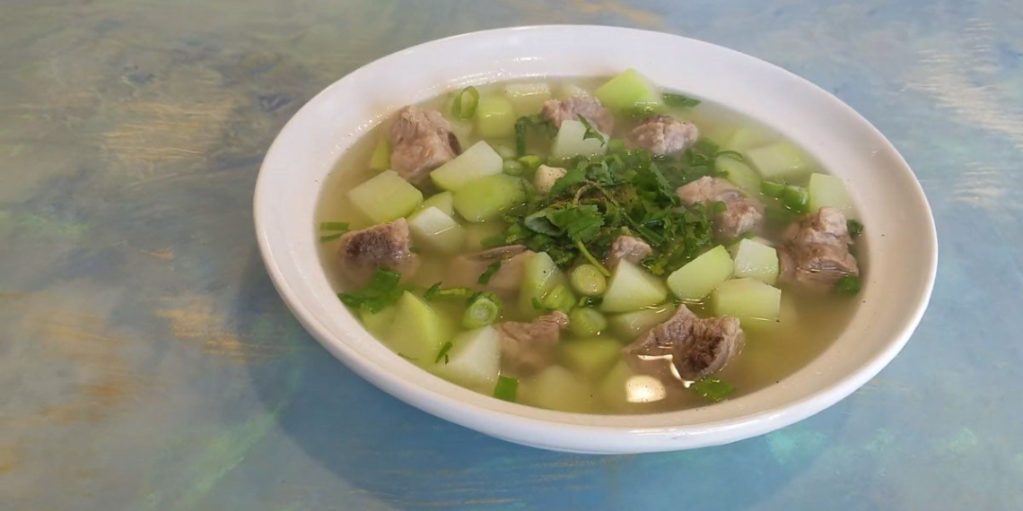 3 ways to cook soup with sour soup pork bone fresh shrimp and fragrant mushrooms 08736