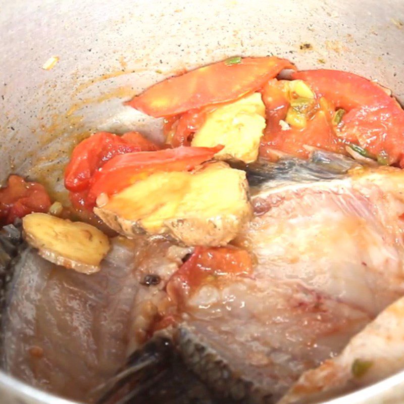 Step 4 Cook the hotpot Sour tilapia hotpot