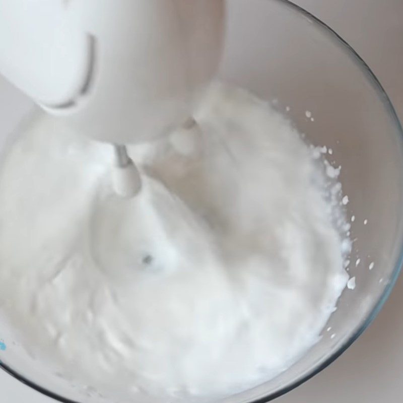 Step 1 Whip the cream Rainbow ice cream