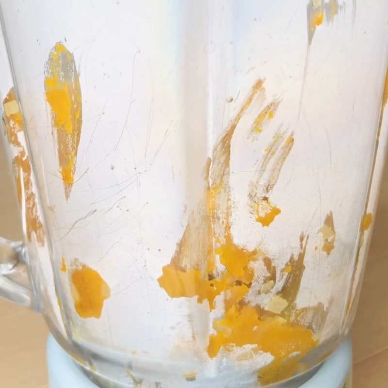 Step 4 Blend pumpkin with milk Fresh milk pumpkin soup