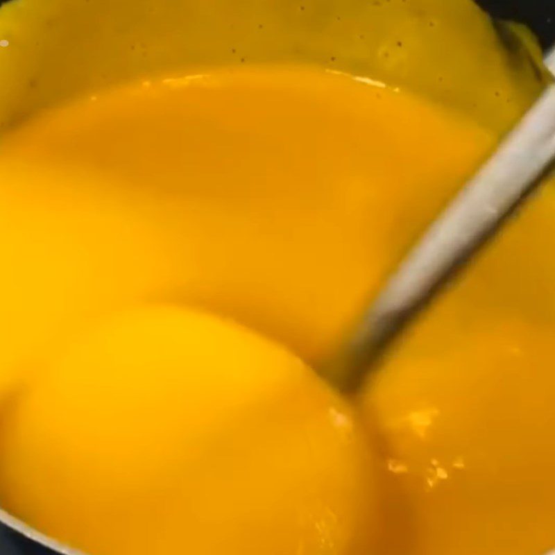 Step 5 Cooking the pumpkin soup mixture with fresh milk