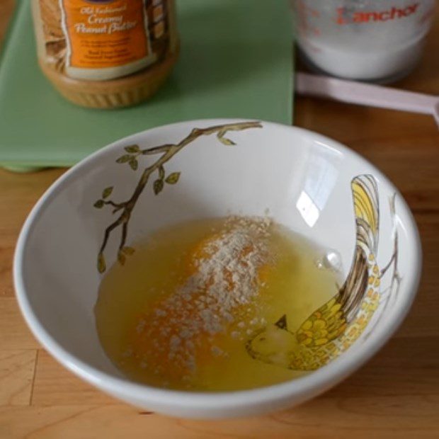 Step 2 Beating eggs for Taiwanese Fried Oyster