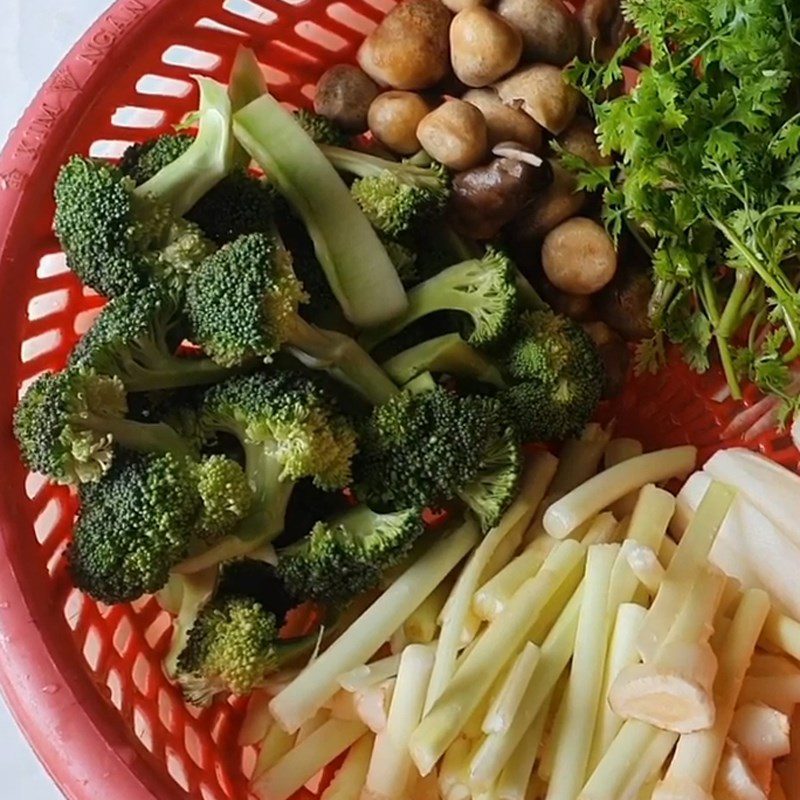 Step 2 Prepare other ingredients for Western Mekong hot pot
