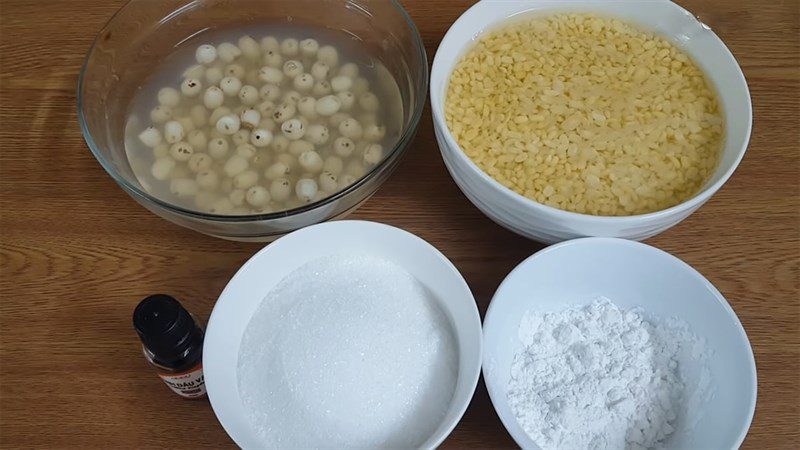 Ingredients for green bean and lotus seed dessert