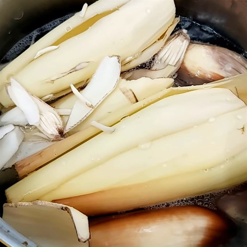Step 2 Slice the banana flower for Vegetarian Sardines