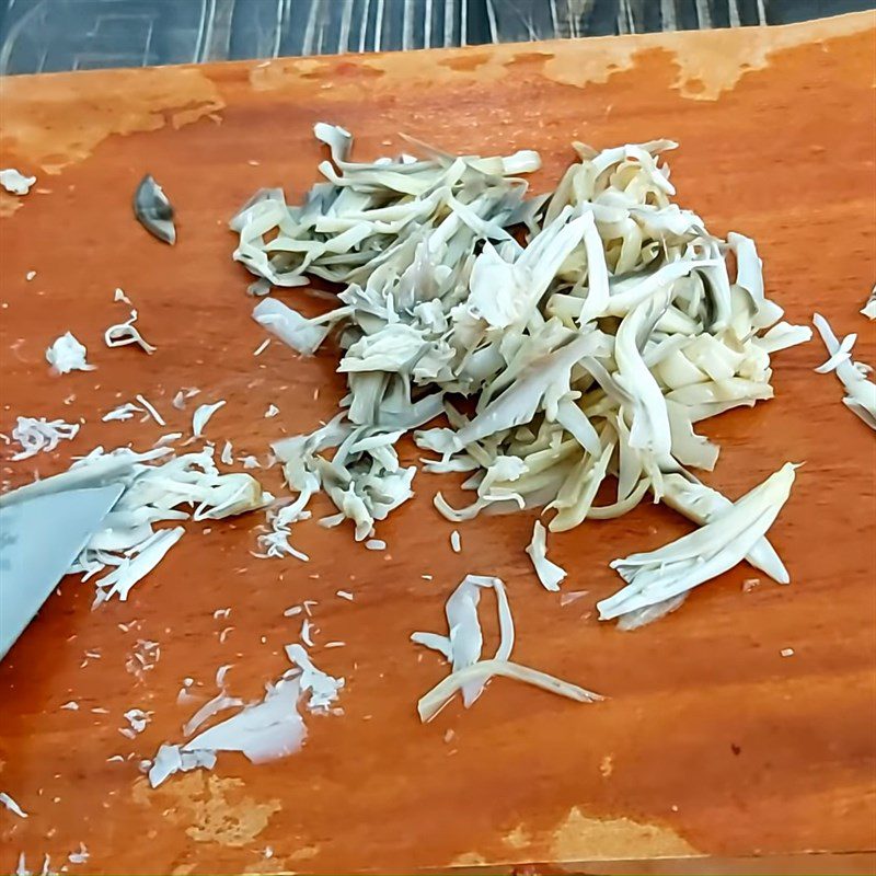 Step 2 Cut the banana blossom for vegetarian sardines