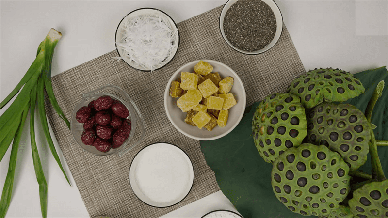Ingredients for green bean lotus seed dessert