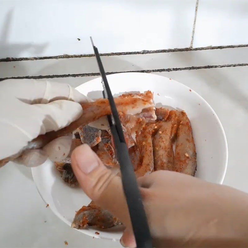 Step 1 Prepare dried snakehead fish Dried snakehead fish cooked with sour soup