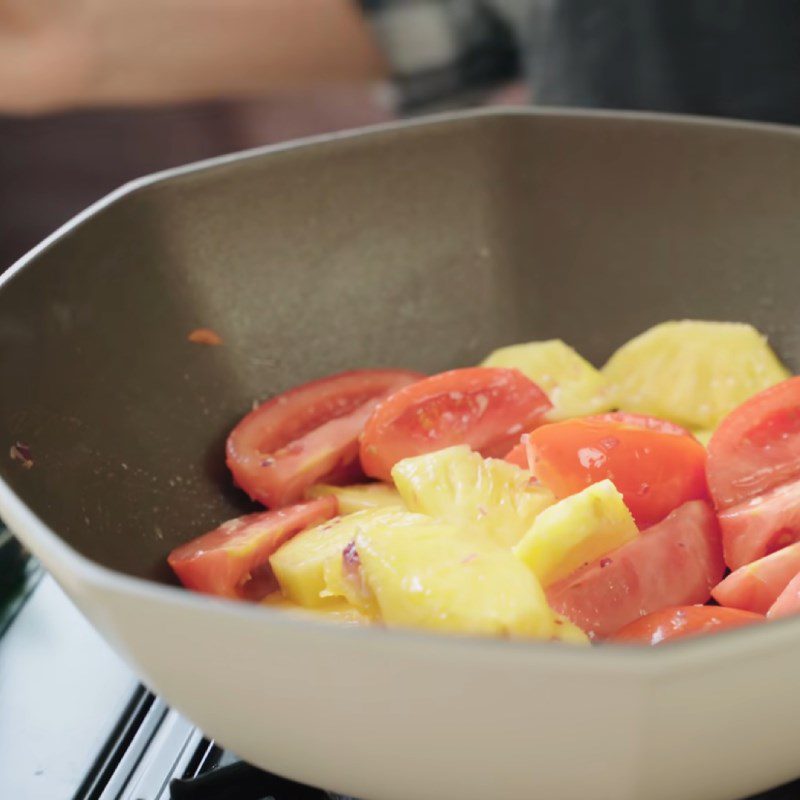 Step 5 Stir-fry the pineapple and tomatoes Nha Trang fish cake noodle