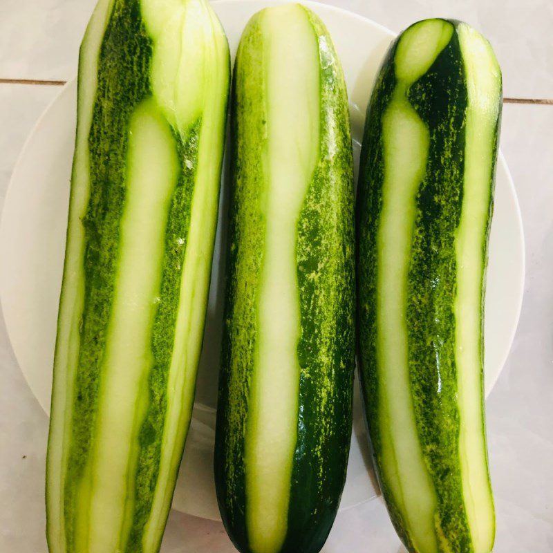 Step 1 Prepare ingredients for cucumber pineapple smoothie