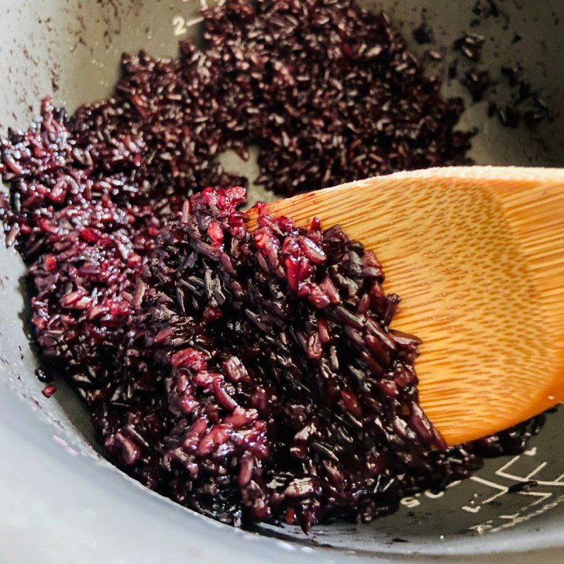 Step 3 Cooking black sticky rice Black sticky rice yogurt (recipe shared by a user)