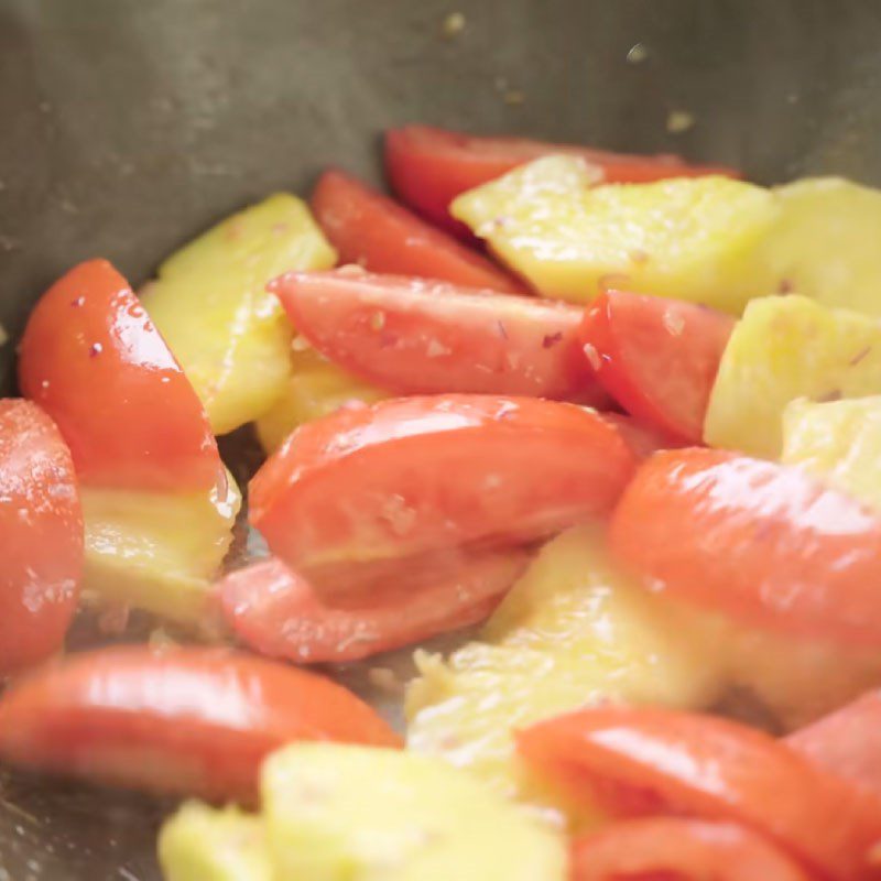 Step 5 Stir-fry the pineapple and tomatoes Nha Trang fish cake noodle