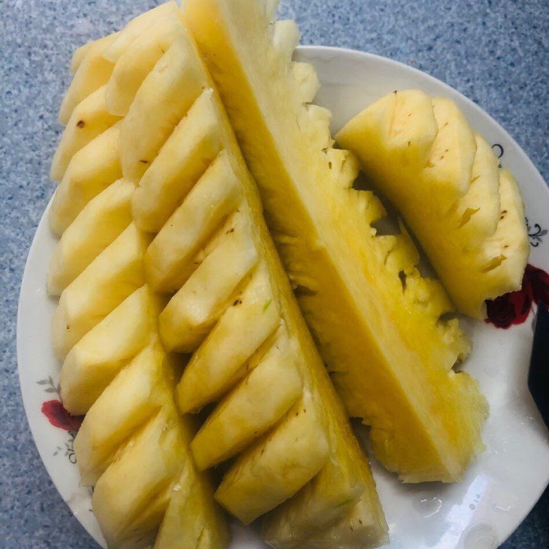 Step 1 Prepare the ingredients for cucumber pineapple smoothie