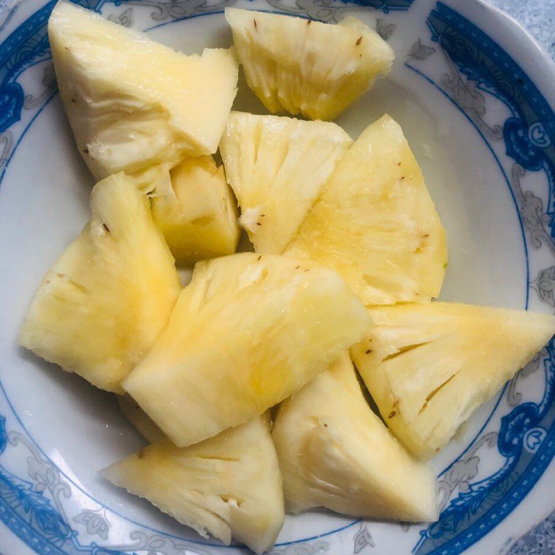 Step 1 Prepare the ingredients for cucumber pineapple smoothie