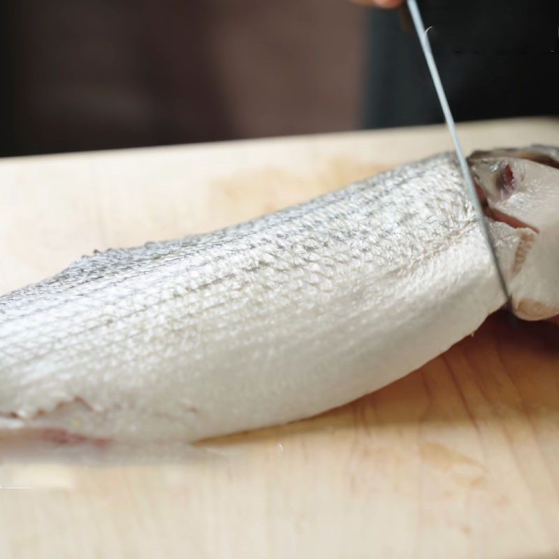 Step 1 Prepare the fish for Nha Trang fish cake noodles