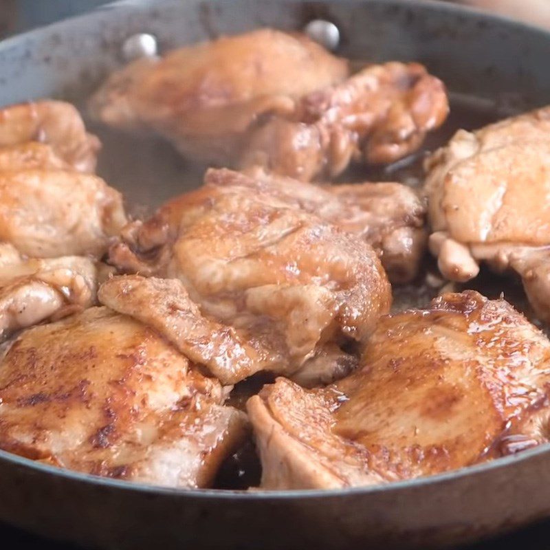 Step 4 Pan-fried chicken Garlic and honey pan-fried chicken