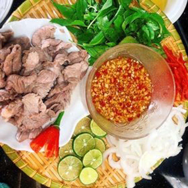 Step 3 Make the dressing for the Thai beef salad with lime and onion