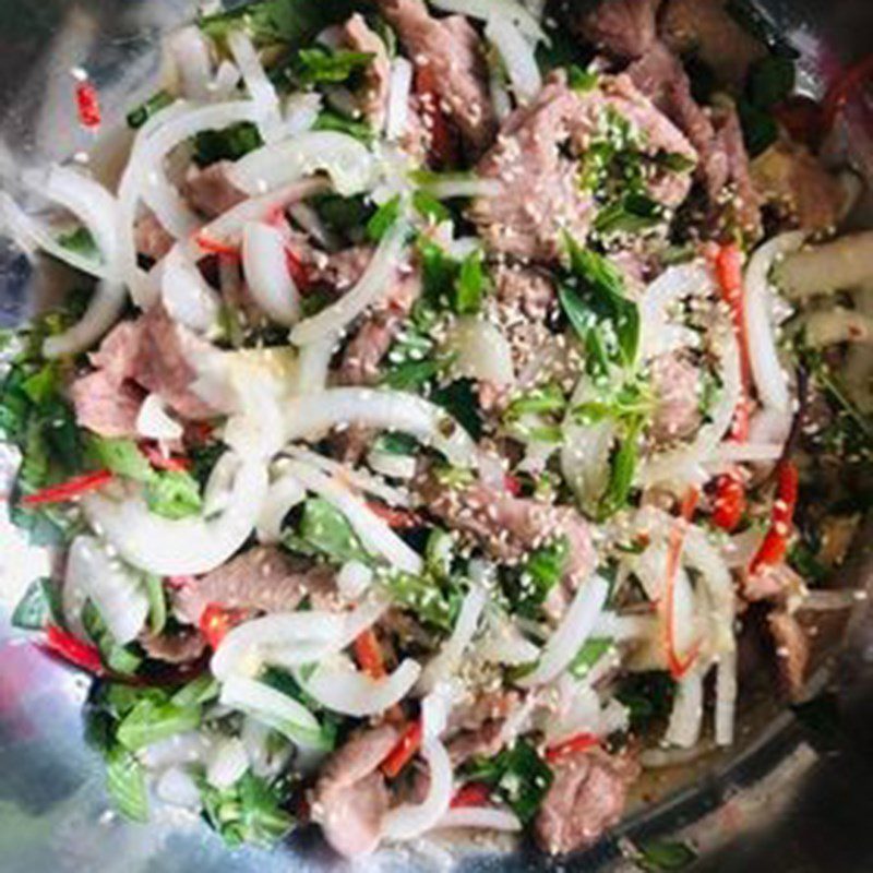 Step 4 Make Thai beef salad with lime and onion Thai beef salad with lime and onion