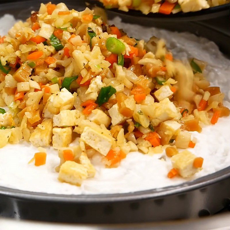 Step 5 Sauté the filling Southern-style vegetarian rice cake