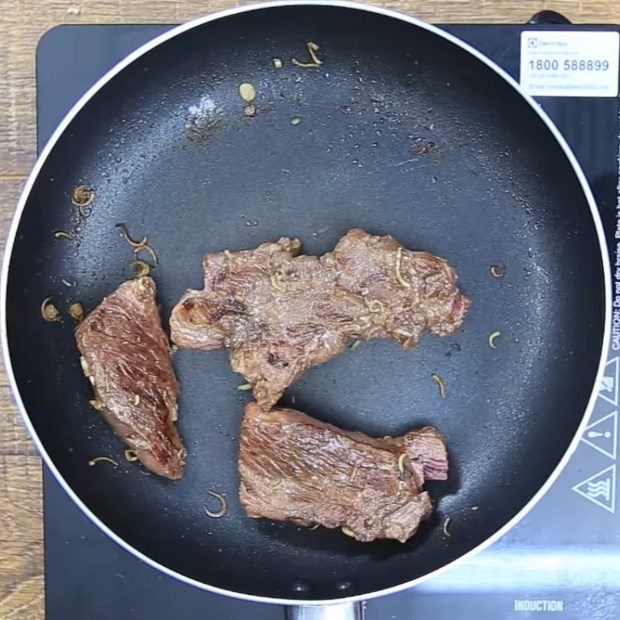Step 3 Sear the beef for grilled beef with satay in foil