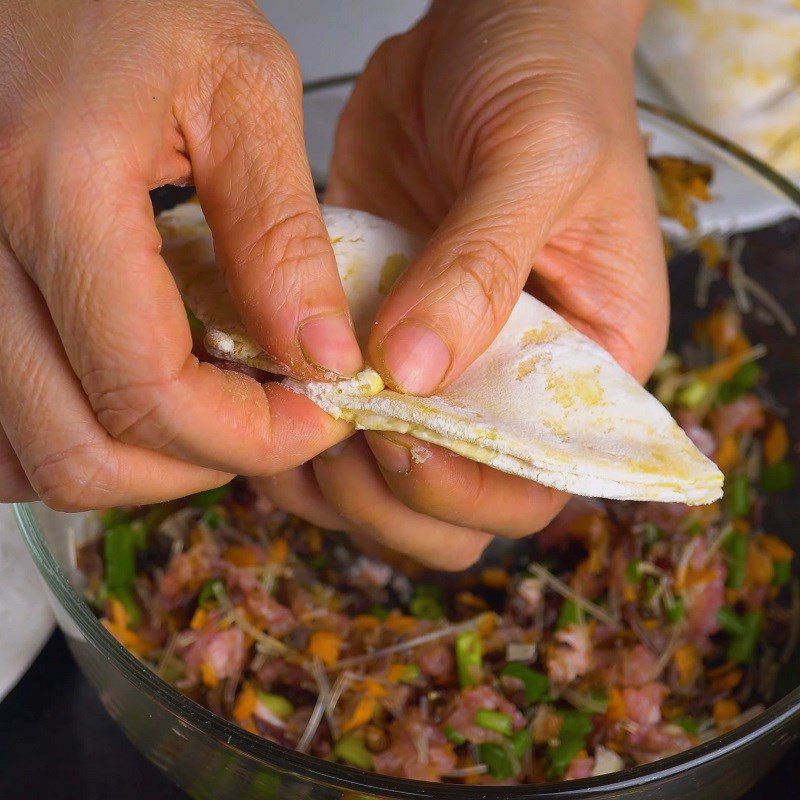 Step 3 Wrap the filling and fold the dumpling (pillow cake) with meat using an air fryer