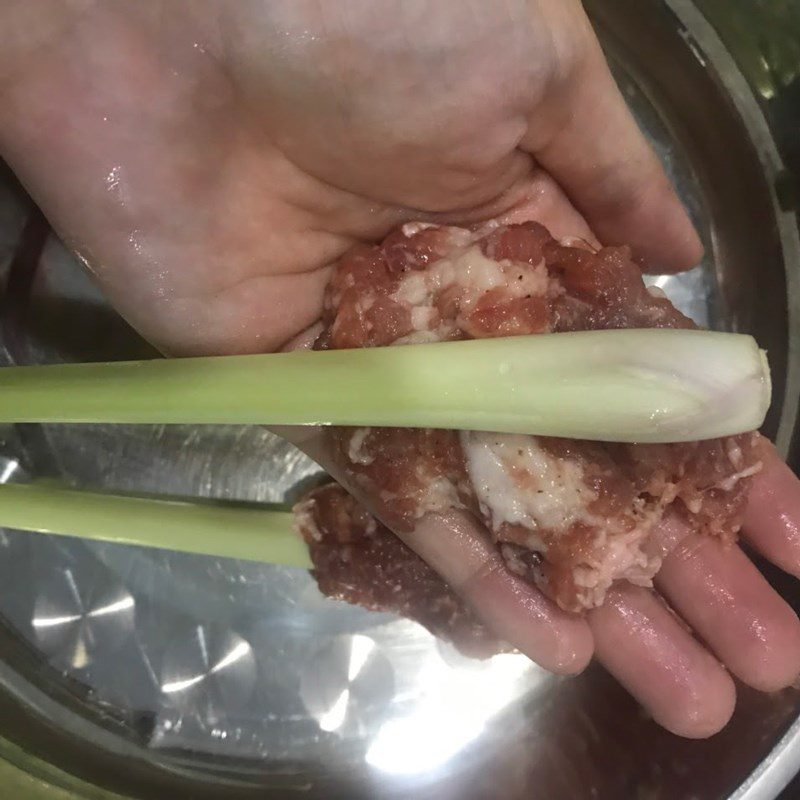 Step 4 Wrap the meat in lemongrass Fried lemongrass wrapped meat
