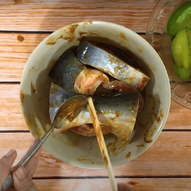 Step 2 Marinate the fish Braised basa fish with starfruit