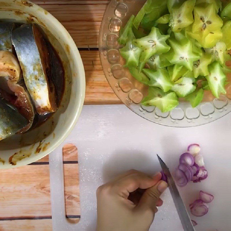Step 3 Prepare other ingredients Braised basa fish with starfruit