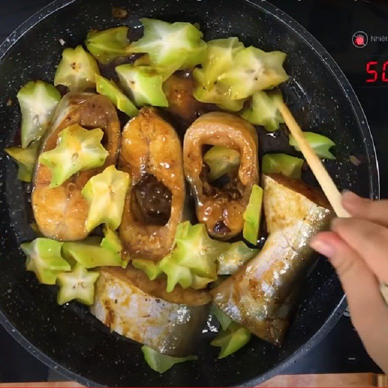 Step 4 Caramelizing Fish Catfish with Starfruit
