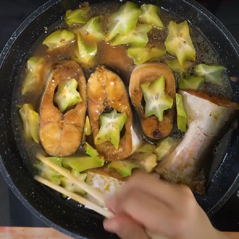 Step 4 Caramelizing Fish Catfish with Starfruit