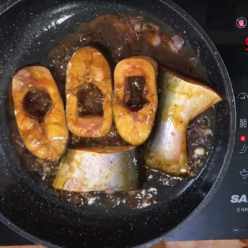 Step 4 Caramelizing Fish Catfish with Starfruit