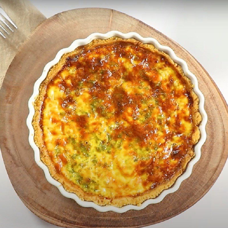 Step 5 Fill the filling and bake the pie Savory tart - Quiche Lorain