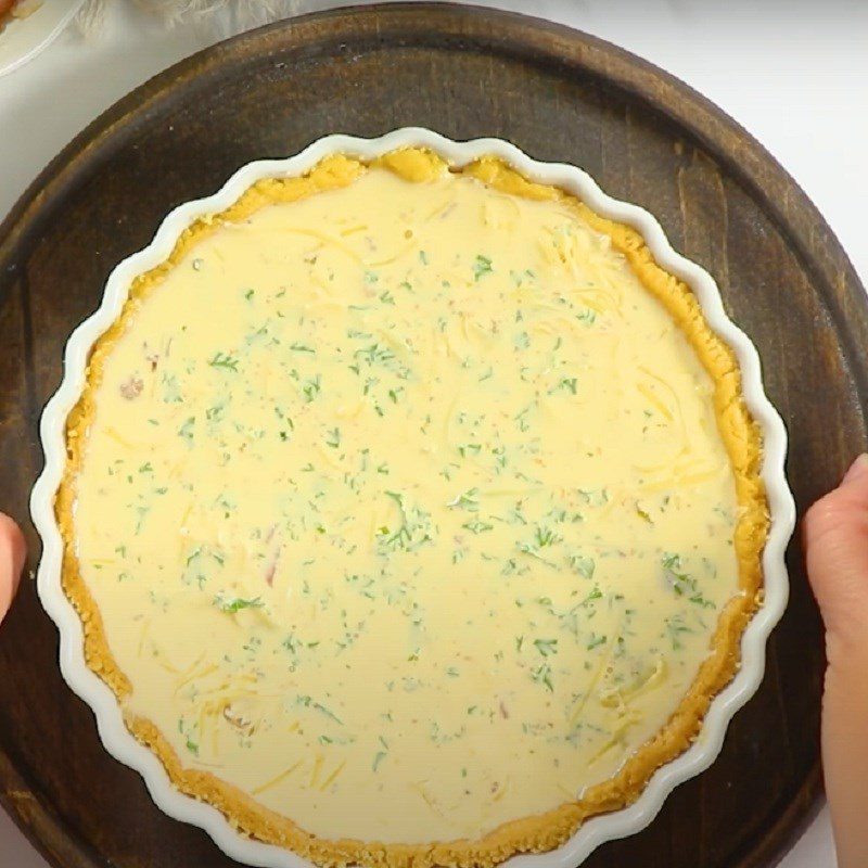 Step 5 Fill the filling and bake the pie Savory tart - Quiche Lorain