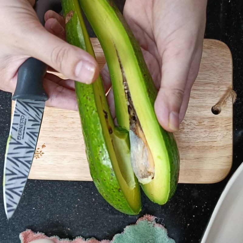Step 2 Cut Avocado for Avocado Milk Tea