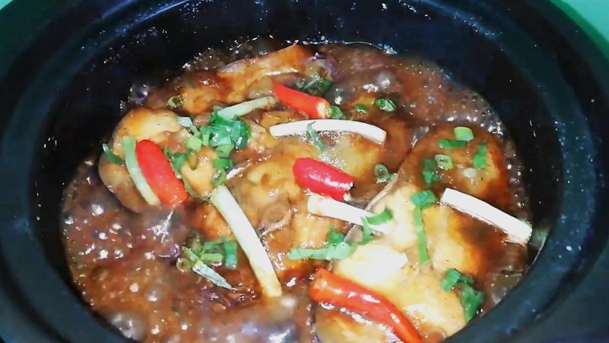 2 Simple Ways to Cook Delicious and Attractive Basa Fish with Ginger at Home 2 Cá basa kho riềng