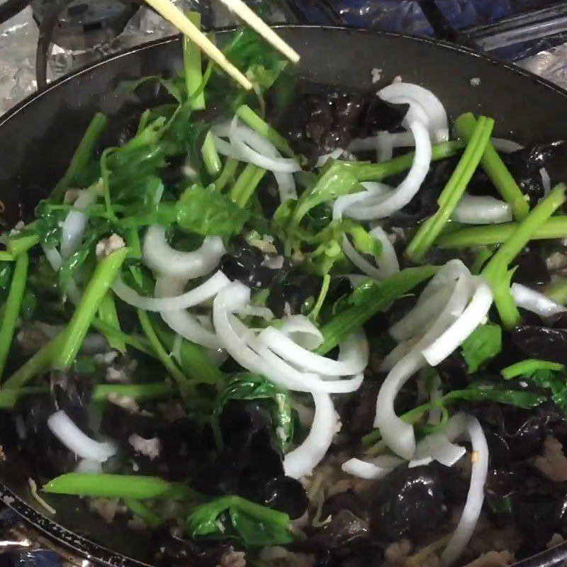 Step 3 Sauté the ingredients Steamed flatfish with vermicelli