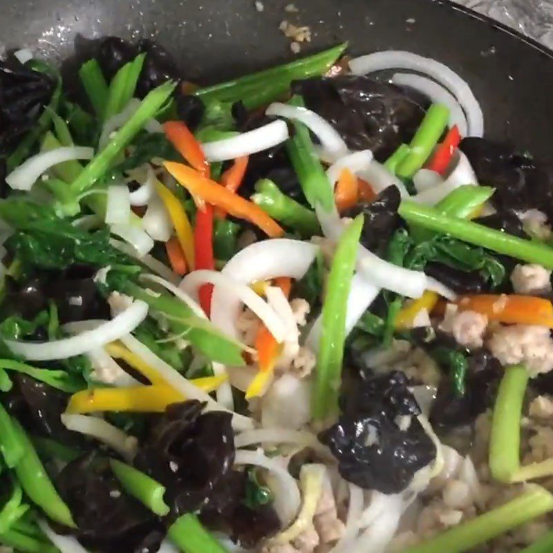 Step 3 Sauté the ingredients Steamed flatfish with vermicelli