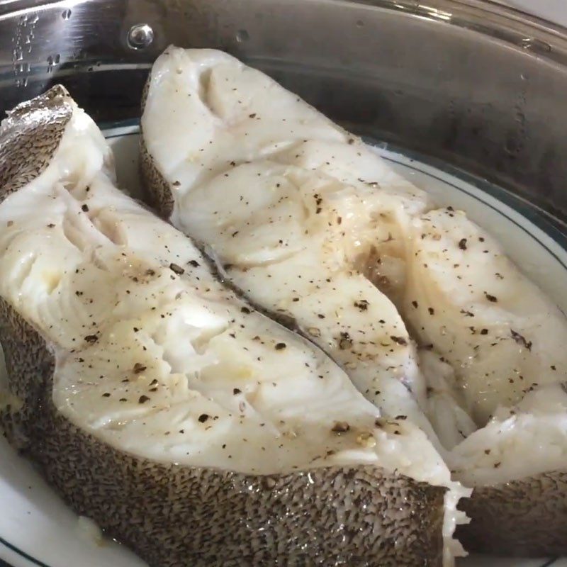 Step 5 Steam the fish for steamed flatfish with vermicelli